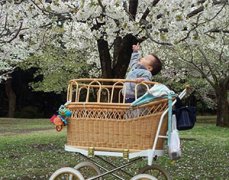 再潮也敌不过经典婴儿车玩复古风靡东京